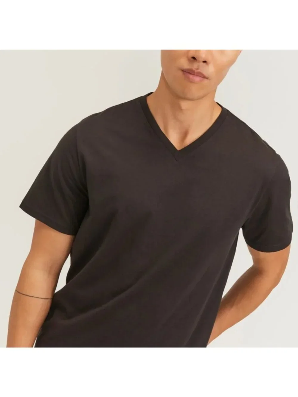 Everlane Essential Organic V-Neck Tee 2.0 in Vintage Black Large Mens - Picture 8 of 8